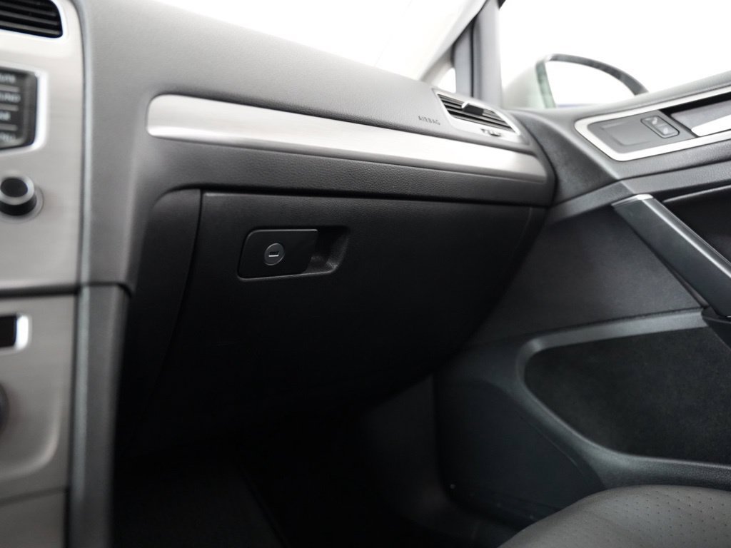 Used 2015 Volkswagen Golf TDI S FWD image 46