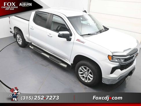 Used 2023 Chevrolet Silverado 1500 LT w/ Z71 Off-Road Package AWD/4WD image 28