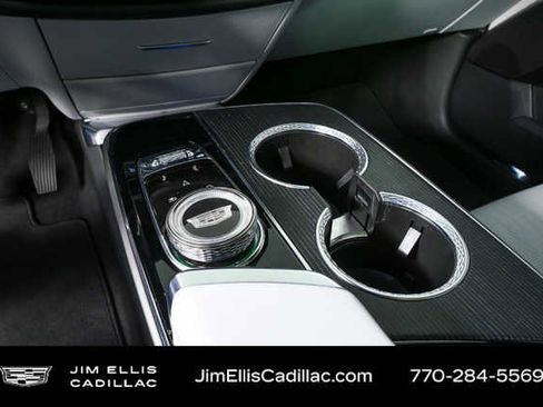 Used 2024 Cadillac Lyriq Luxury AWD/4WD image 16