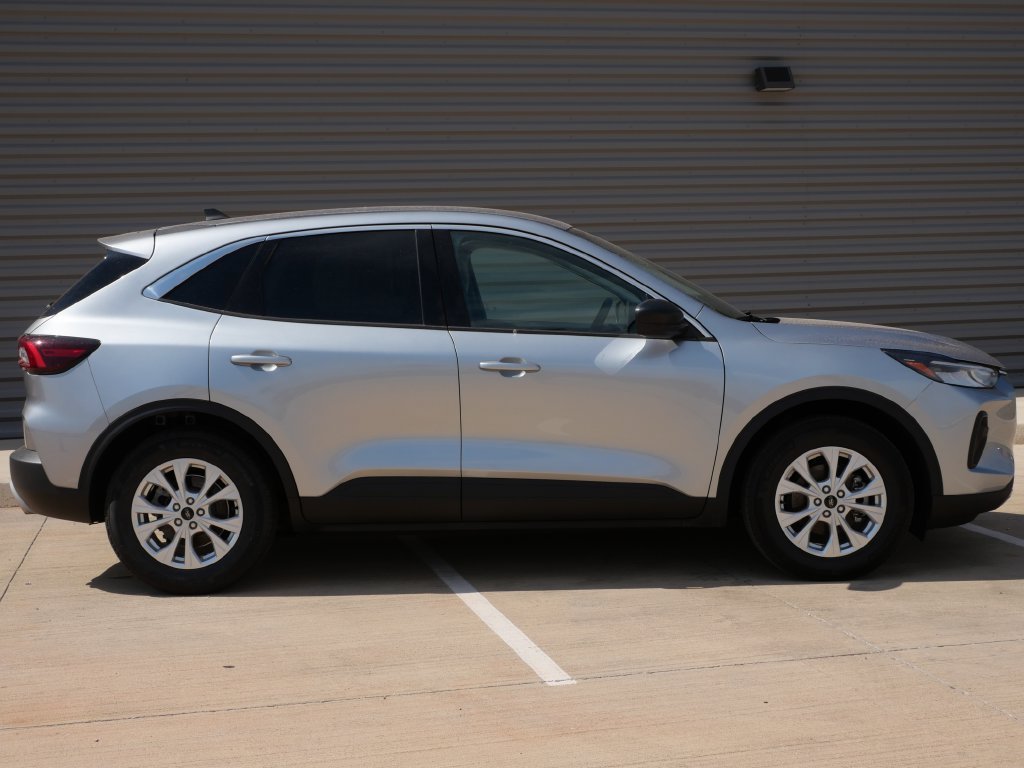 Certified 2024 Ford Escape Active FWD image 2