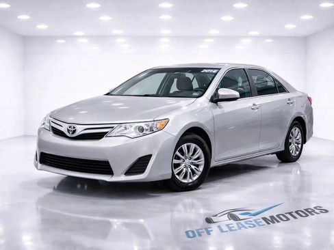 Used 2014 Toyota Camry LE image 1