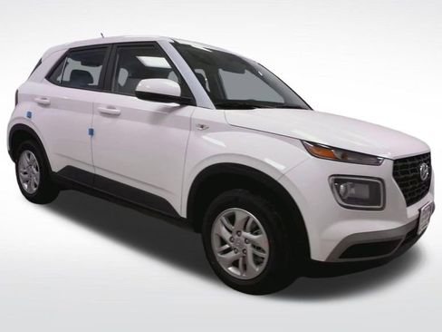New 2026 Hyundai Venue SE FWD image 2