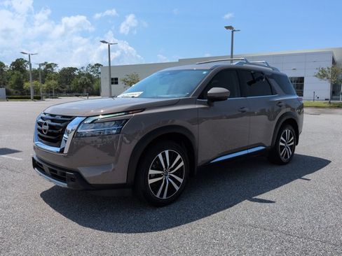 Used 2023 Nissan Pathfinder Platinum AWD/4WD image 9