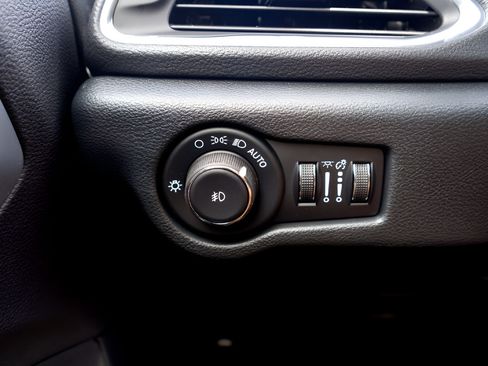 New 2026 Chrysler Pacifica Limited FWD image 18