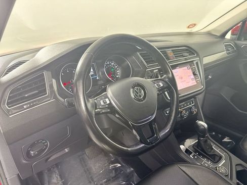Used 2018 Volkswagen Tiguan SEL AWD/4WD image 23