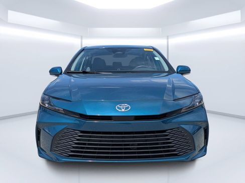 Used 2025 Toyota Camry LE FWD image 8