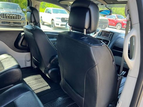 Used 2018 Dodge Grand Caravan SXT FWD image 14