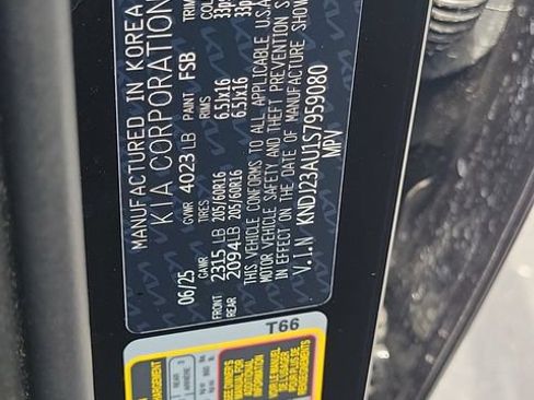 Used 2025 Kia Soul LX w/ LX Technology Package FWD image 30