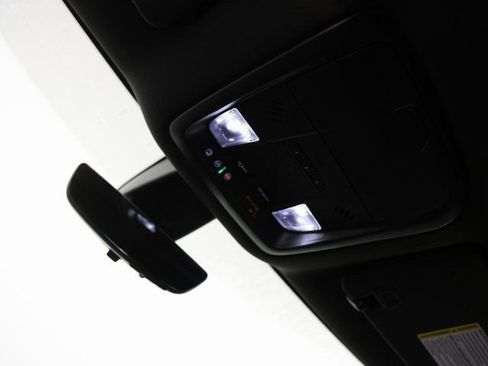 Used 2024 Buick Enclave Premium image 19