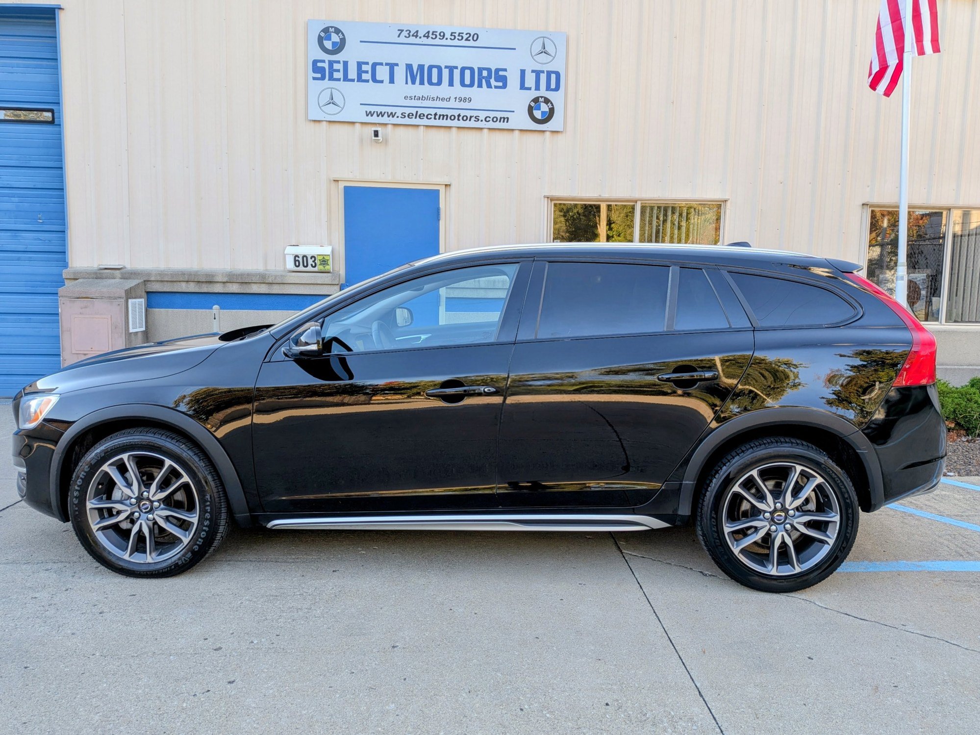 Used 2015 Volvo V60 T5 Cross Country w/ Convenience Package AWD/4WD image 3