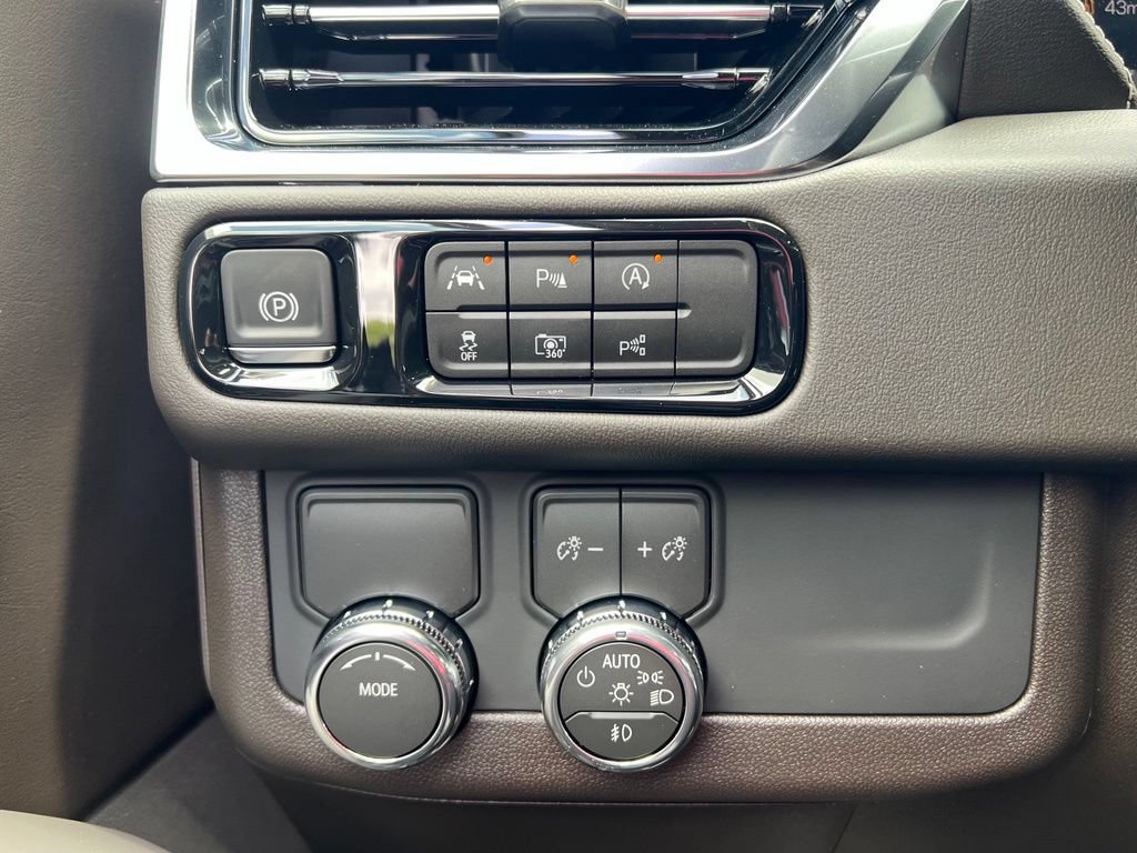 New 2026 GMC Yukon XL Elevation w/ LPO, Elevation Black Package RWD image 16