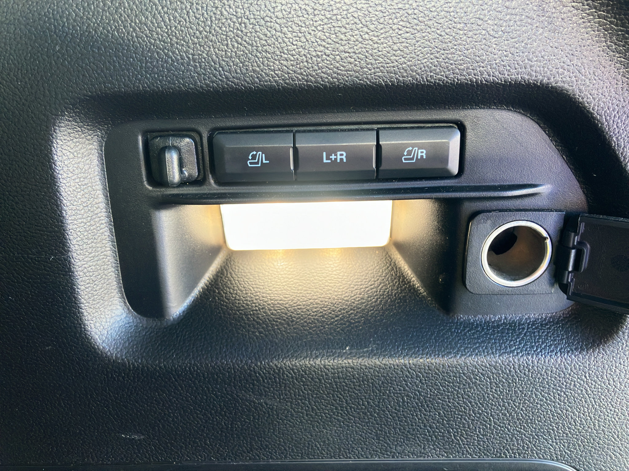 Used 2021 Ford Explorer Limited w/ Equipment Group 301A RWD image 32
