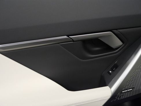 Used 2025 BMW 530i w/ Premium Package image 15