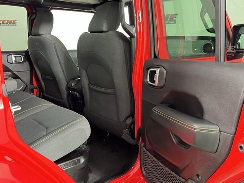 Used 2024 Jeep Wrangler Unlimited Sahara image 26