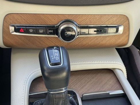 Used 2022 Volvo XC90 T6 Momentum w/ Advanced Package image 28