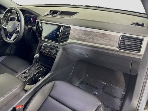 Used 2023 Volkswagen Atlas Cross Sport SE w/ Black Wheel Package image 30