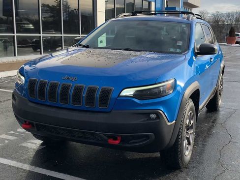Used 2019 Jeep Cherokee Trailhawk w/ Cold Weather Group image 3