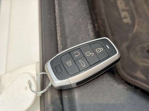 Used 2020 Chevrolet Malibu LT FWD image 38