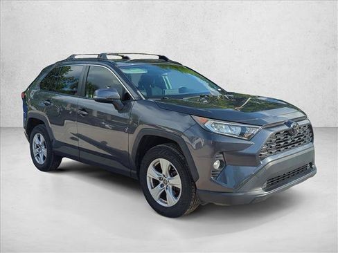 Used 2019 Toyota RAV4 XLE FWD image 3
