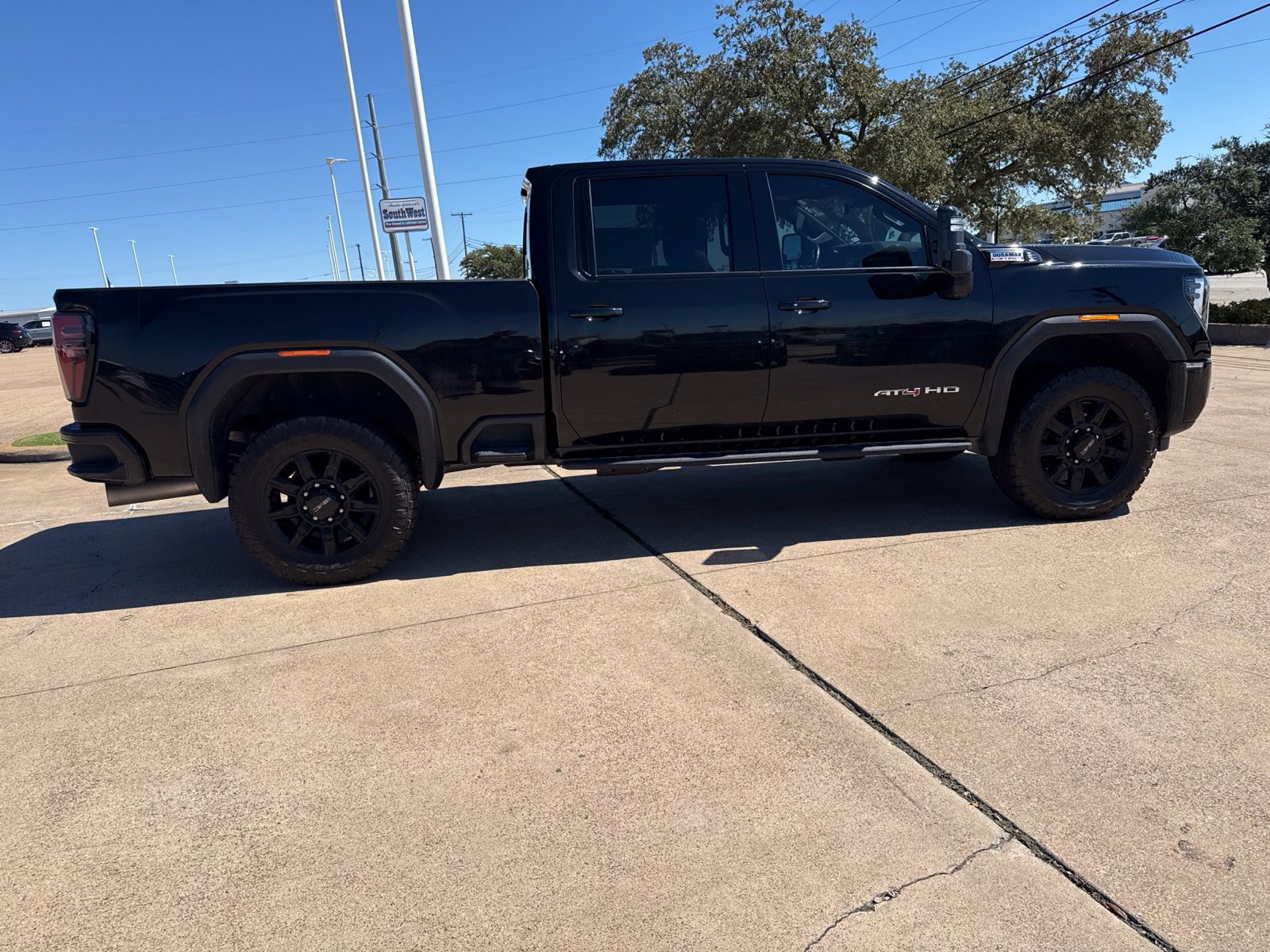 Used 2024 GMC Sierra 2500 AT4 w/ AT4 Premium Plus Package AWD/4WD image 8
