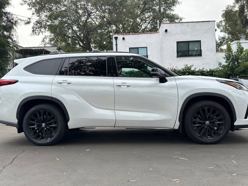 Certified 2023 Toyota Highlander XSE image 3