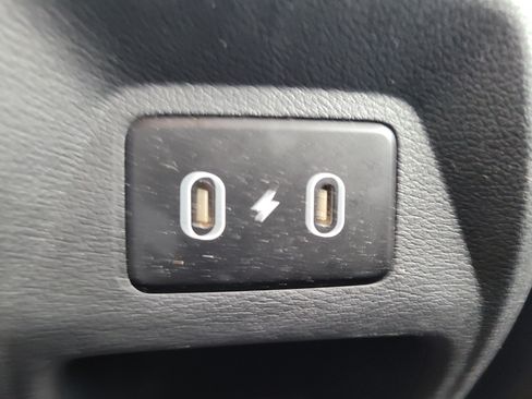 Used 2025 Hyundai Venue SEL image 16