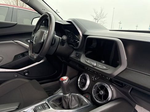 Used 2016 Chevrolet Camaro SS image 2