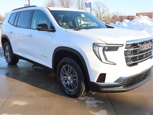 Used 2025 GMC Acadia Elevation image 3