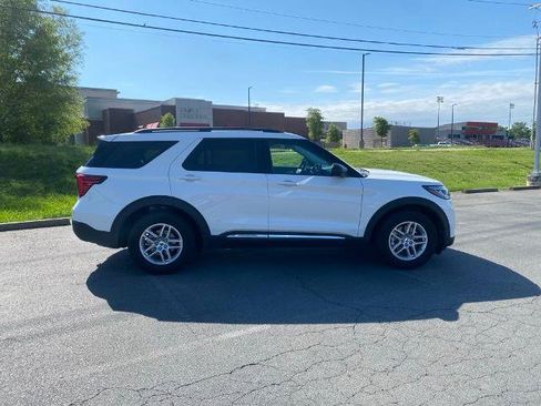 Certified 2025 Ford Explorer Active w/ Active Comfort Package RWD image 8
