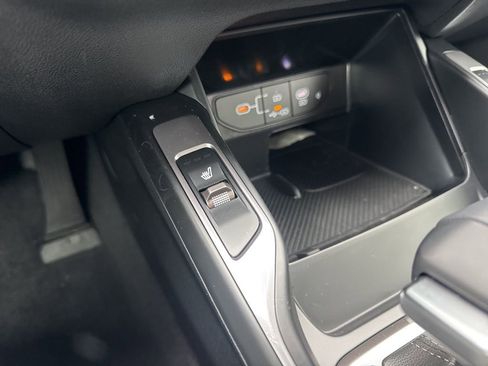 New 2025 Kia Sorento S image 6