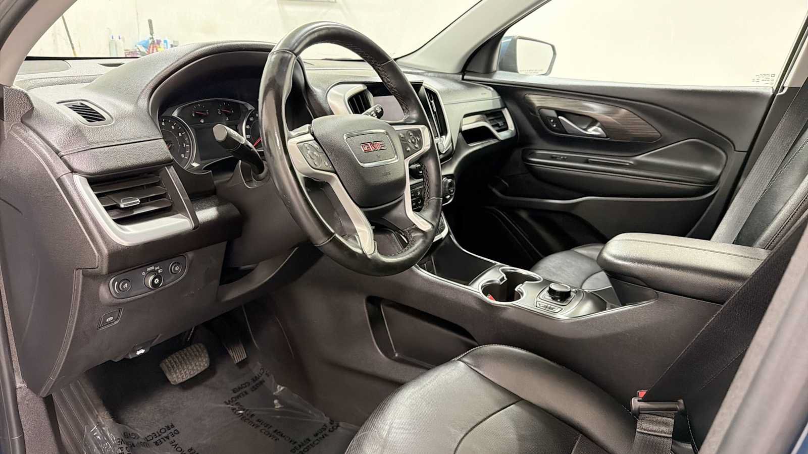 Used 2024 GMC Terrain SLT AWD/4WD image 12