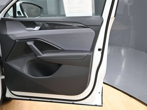 Used 2025 Volkswagen Tiguan SE w/ Panoramic Sunroof Package AWD/4WD image 37