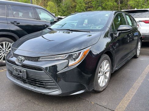 Used 2025 Toyota Corolla LE w/ LE Premium Package FWD image 23