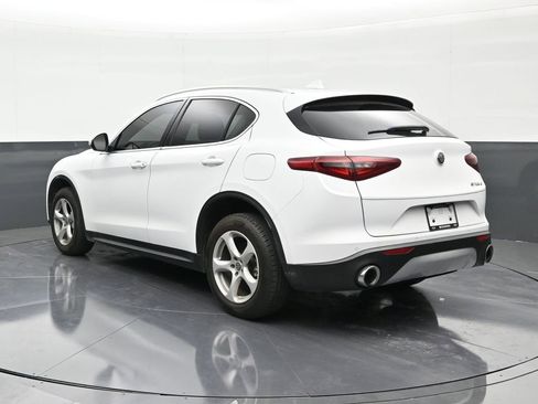 Used 2020 Alfa Romeo Stelvio RWD image 3