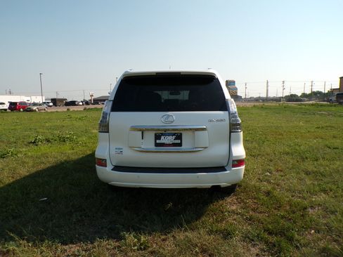 Used 2016 Lexus GX 460 w/ Premium Package AWD/4WD image 6
