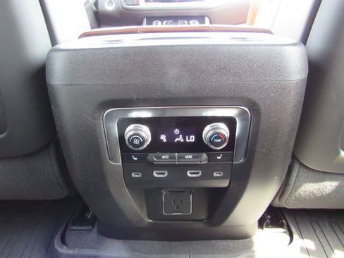 Used 2024 GMC Yukon Denali Ultimate AWD/4WD image 34