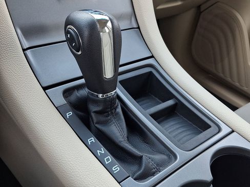 Used 2015 Ford Taurus SE image 15