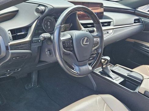 Used 2019 Lexus ES 300h w/ Accessory Package 2 FWD image 9