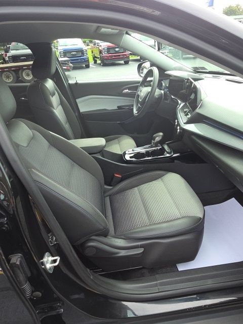 Used 2024 Chevrolet Trax LT FWD image 16