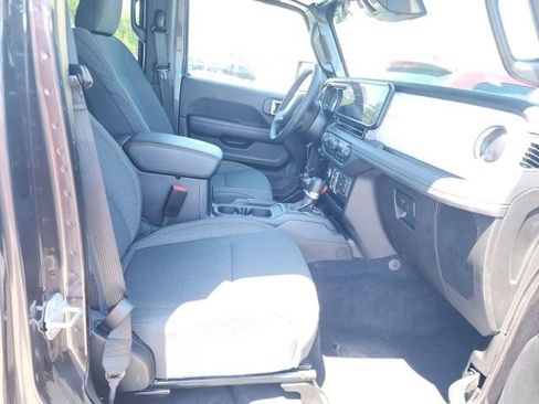 Used 2025 Jeep Wrangler Unlimited Sahara w/ Safety Group AWD/4WD image 9