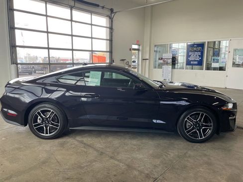 Used 2022 Ford Mustang Premium image 4