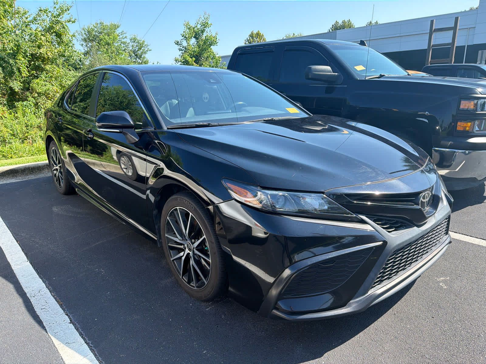 Used 2023 Toyota Camry SE FWD image 2