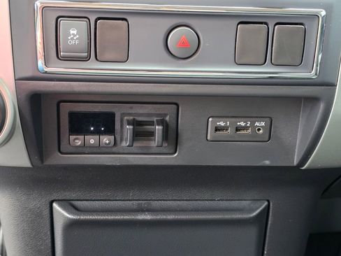 Used 2019 Nissan Titan SV AWD/4WD image 26