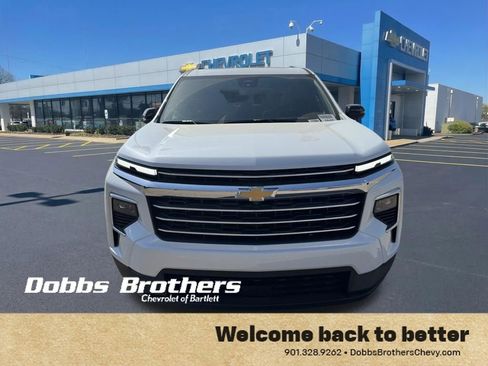 New 2026 Chevrolet Traverse LT w/ Sun and Wheel Package FWD image 2