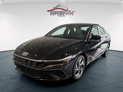Used 2025 Hyundai Elantra Sport FWD image 4