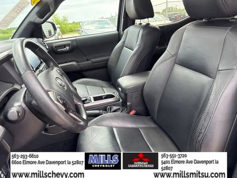 Used 2022 Toyota Tacoma TRD Sport w/ TRD Premium Sport Package AWD/4WD image 12