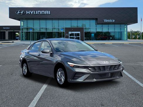 New 2026 Hyundai Elantra Hybrid FWD image 11