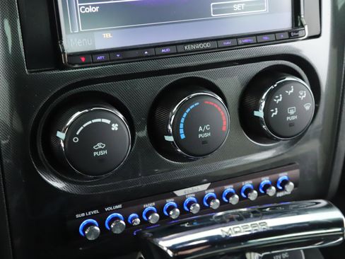 Used 2010 Dodge Challenger R/T image 9