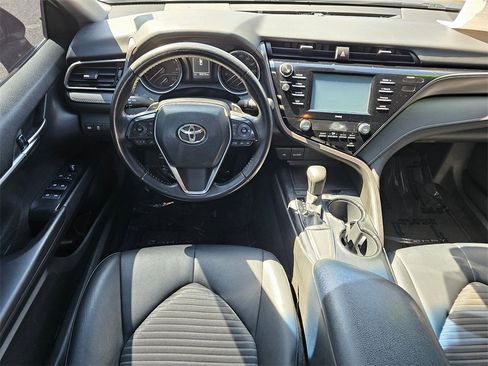 Used 2020 Toyota Camry SE image 13