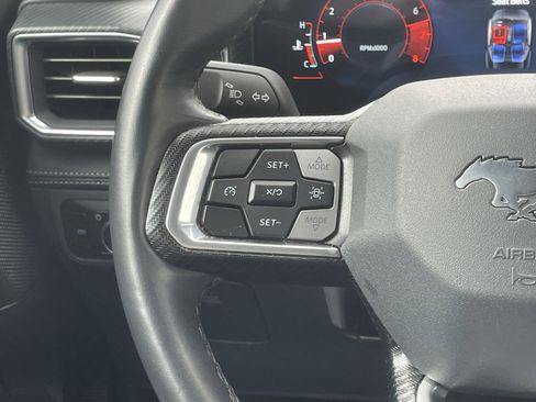 Used 2025 Ford Mustang Premium image 18